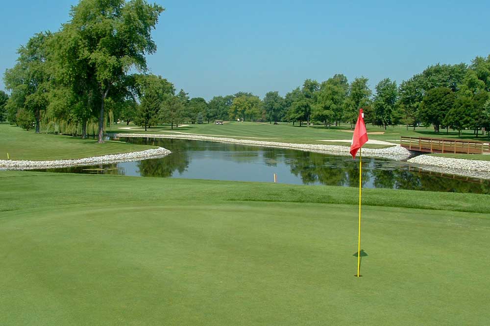 Pinecrest Golf Club – an 18-hole course located in the northwest suburbs of Chicago